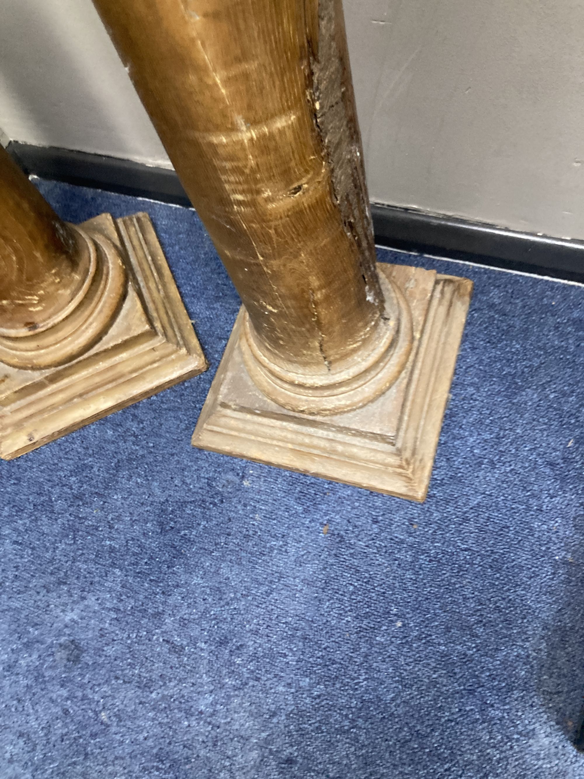 A pair corinthian column pedestals, height 114cm